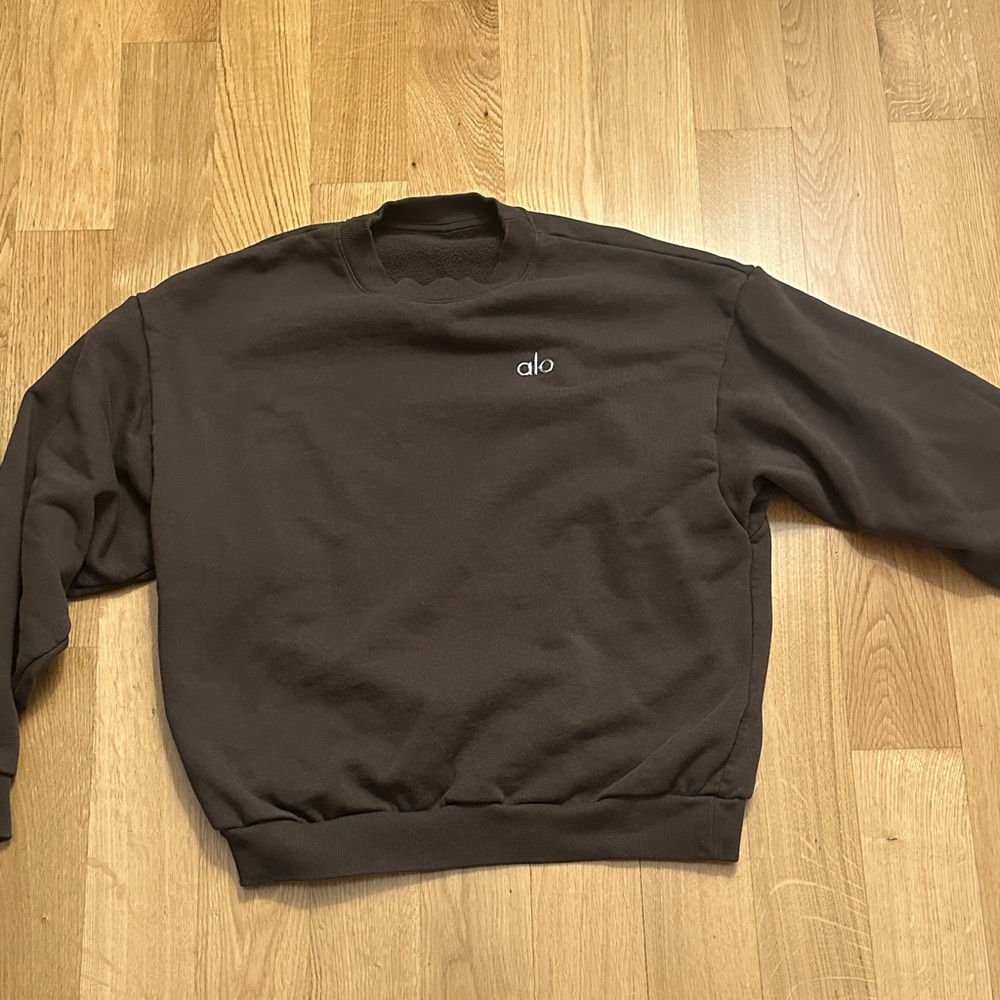 ALO Yoga Men's Dark Brown Crewneck Sweater